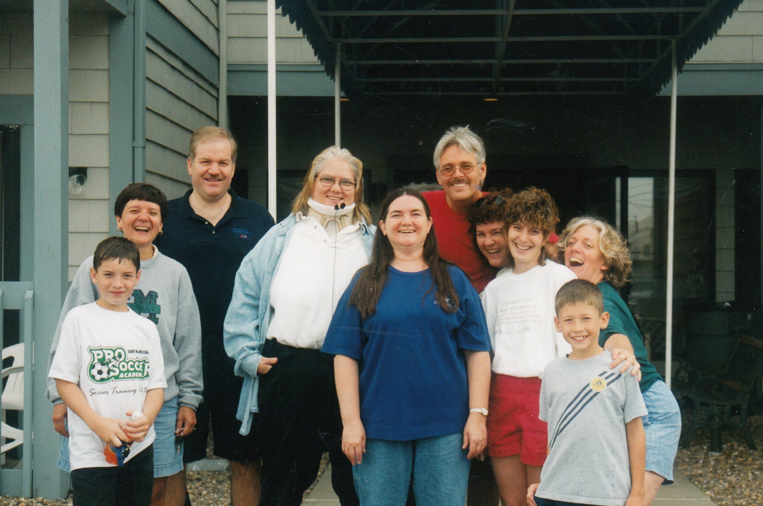 Alan, Leslie, Diane, Doris, Mike, Pat, Michelle and others pose outside.